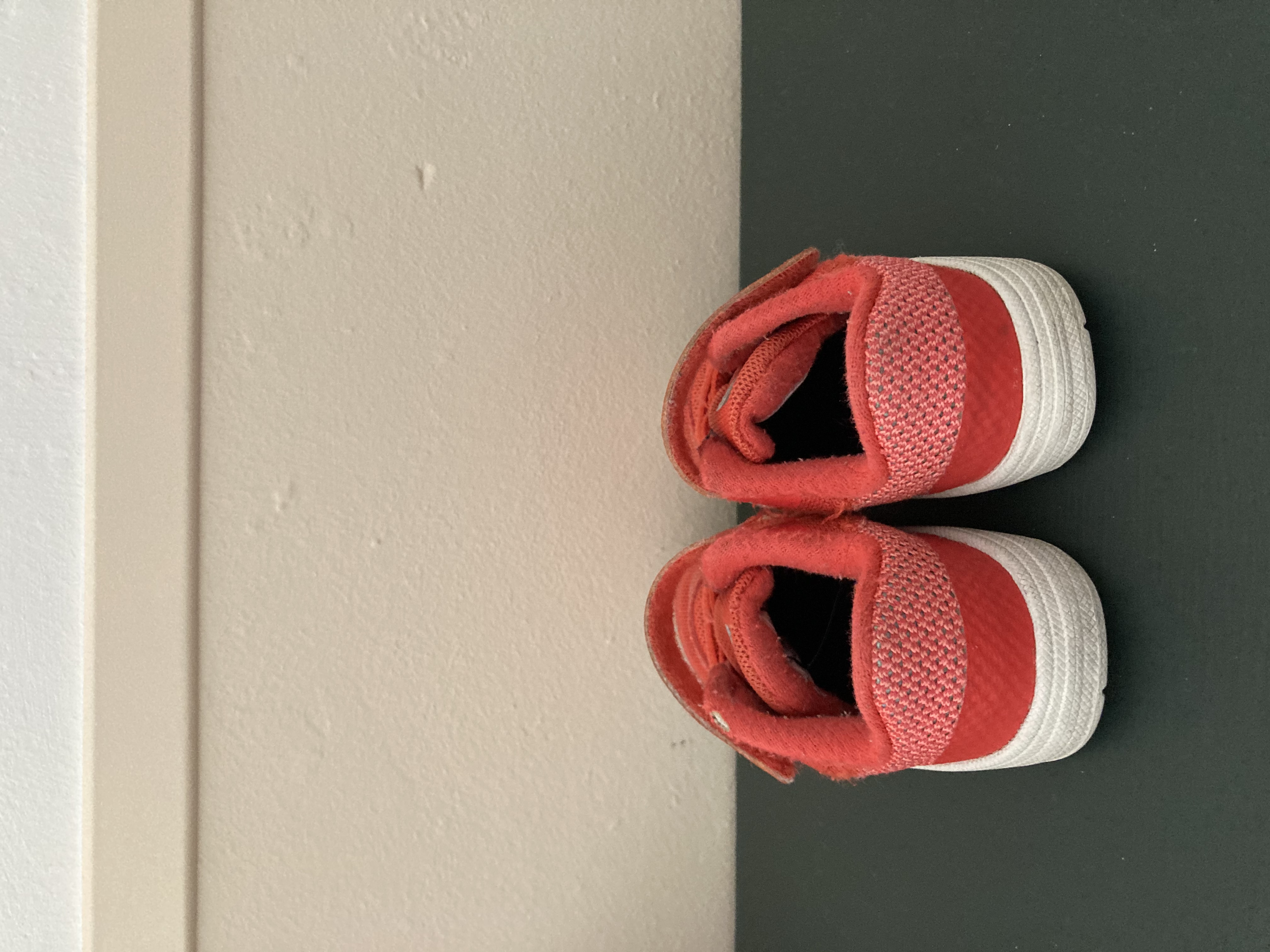 Nikes witte gympen met klittenband 23 – Bobbie en Sterre