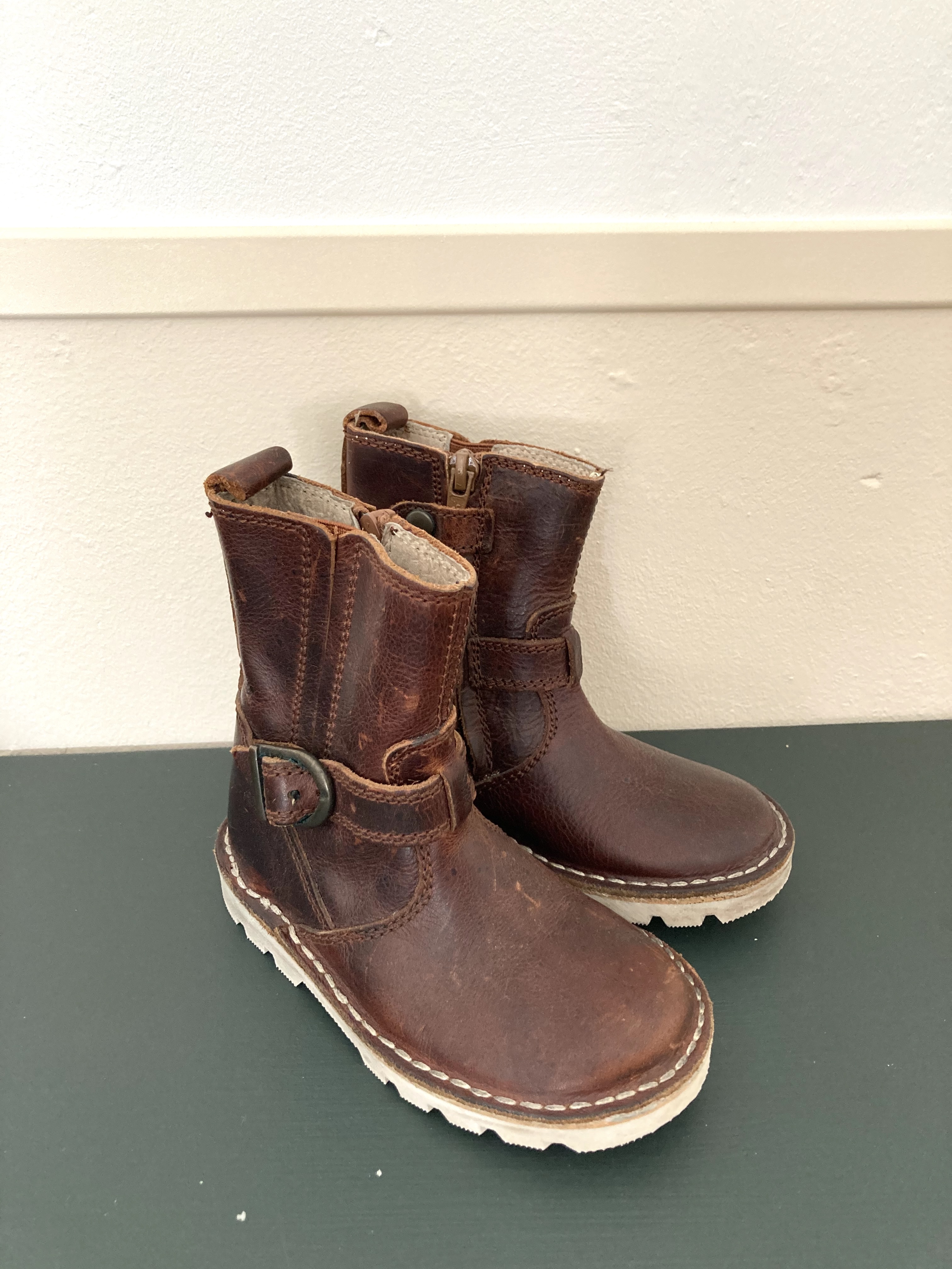 Laarsjes • Tweedehands schoenen van merk Omoda in maat 26 • Tweedehands  Kinderkleding • Restory