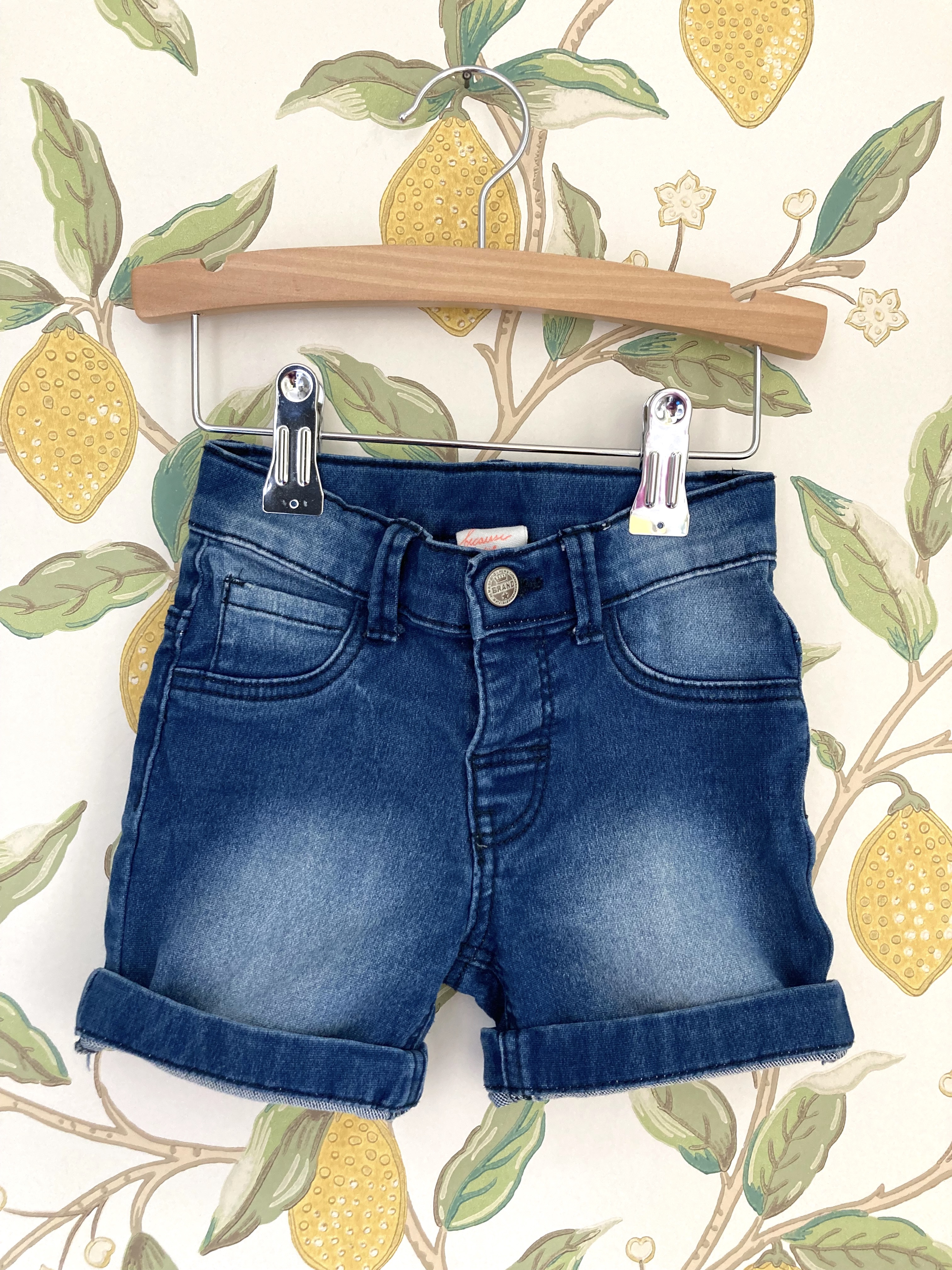 Korte spijkerbroek • Tweedehands korte broek van merk Hema in maat 86 •  Tweedehands Kinderkleding • Restory