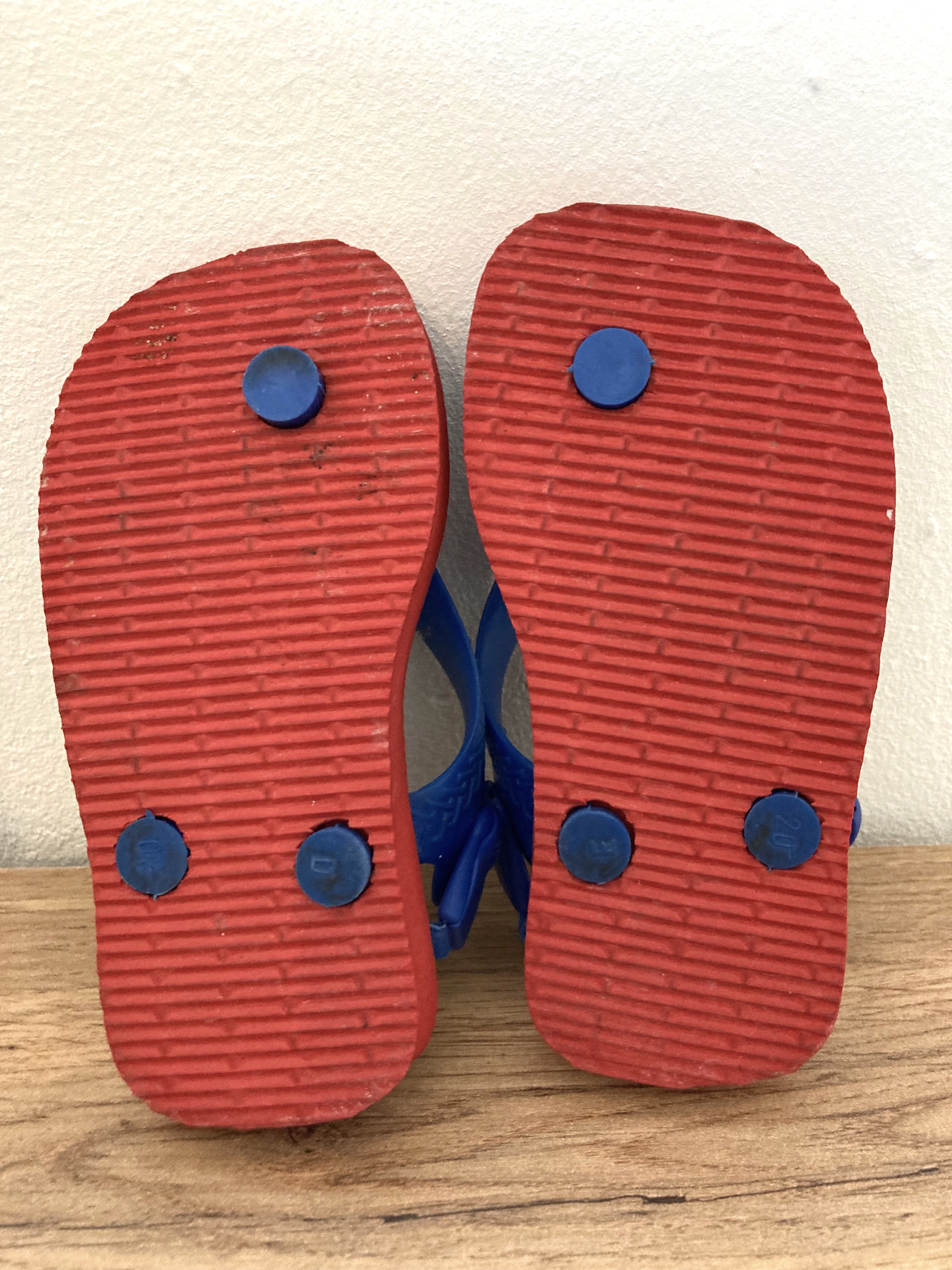 Superman Havaianas • Tweedehands schoenen van merk Havaianas in maat 22 •  Tweedehands Kinderkleding • Restory